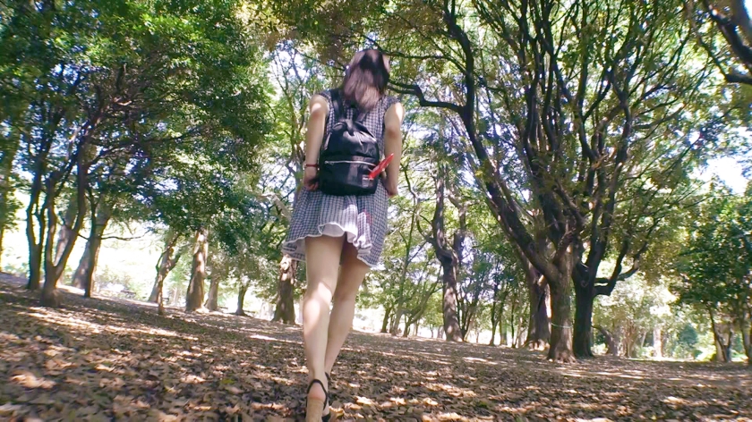 261ARA-404 【エッチ見せたい願望】19歳【激カワ女子大生】かのんちゃん参上！純喫茶でバイトしている彼女の応募理由は『私のエッチを人に見せたいんです♪』爽やか清純なイメージな女子大… (1)