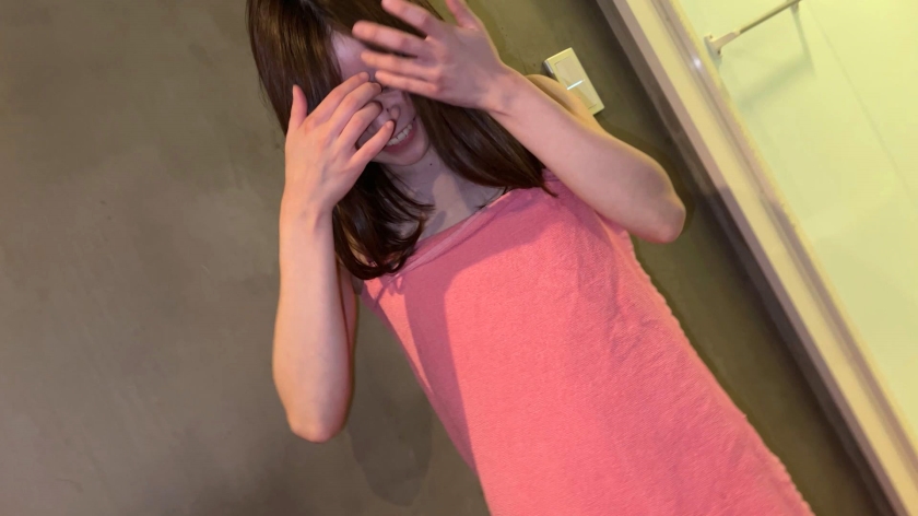534IND-082 【個人撮影】垢抜け無いスレンダー系美女と鏡張りのレンタルルームでパパ活_生チンのおねだりに中出し対応 (2)