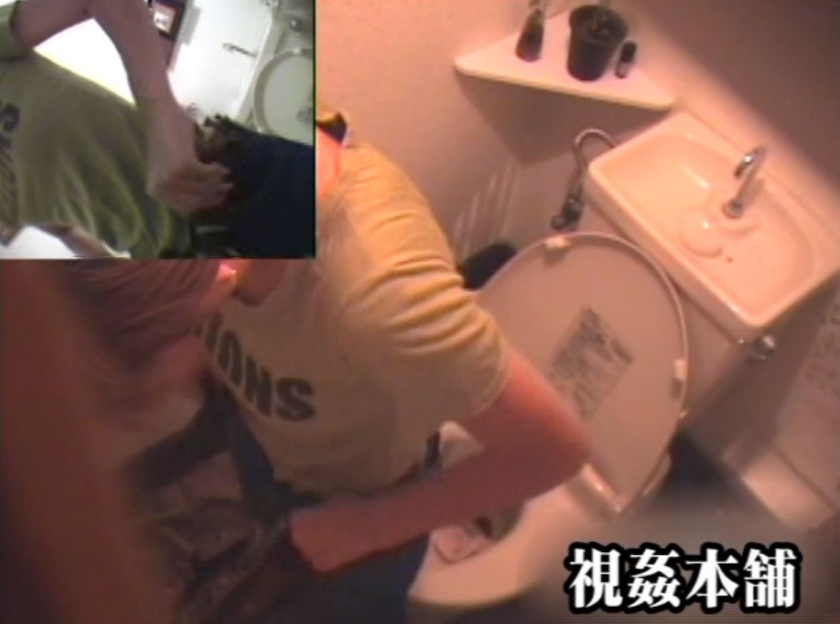 031ITAJ-005 トイレが流れない！女たちはその時どうするのか徹底検証 パンティを下げたままうろたえ、テンパる姿は見物、女たちの困った表情がたまらん！ (3)