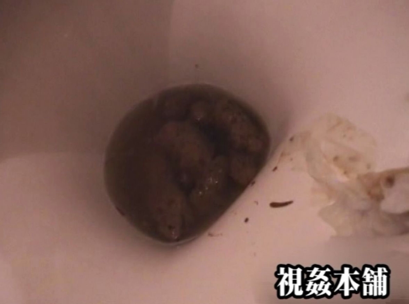 031ITAJ-005 トイレが流れない！女たちはその時どうするのか徹底検証 パンティを下げたままうろたえ、テンパる姿は見物、女たちの困った表情がたまらん！ (8)