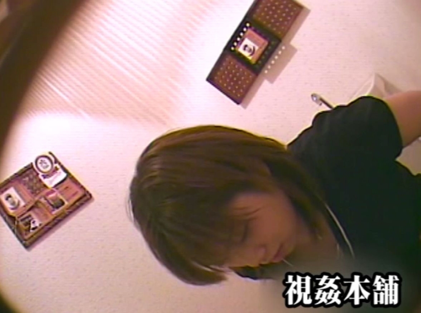 031ITAJ-005 トイレが流れない！女たちはその時どうするのか徹底検証 パンティを下げたままうろたえ、テンパる姿は見物、女たちの困った表情がたまらん！ (9)