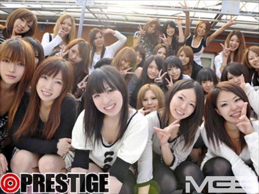 MAN-097 エスカレートしすぎる女子大生30人。女子寮丸ごとAV出演！！ (1)