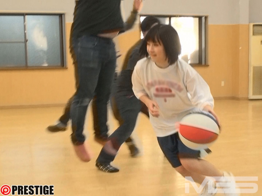 RAW-017 某有名体育大学3年 女子バスケットボール部選手 小泉まり AVデビュー AV女優新世代を発掘します！ (1)